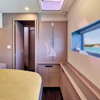 Mid ship cabin