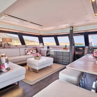 PIXIE - Main saloon area