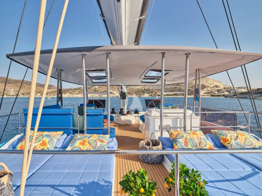 APHAEA - Full Flybridge with sun beds