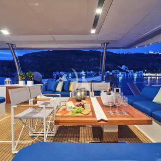 aft seating area