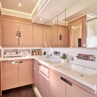 APHAEA - Master bathroom