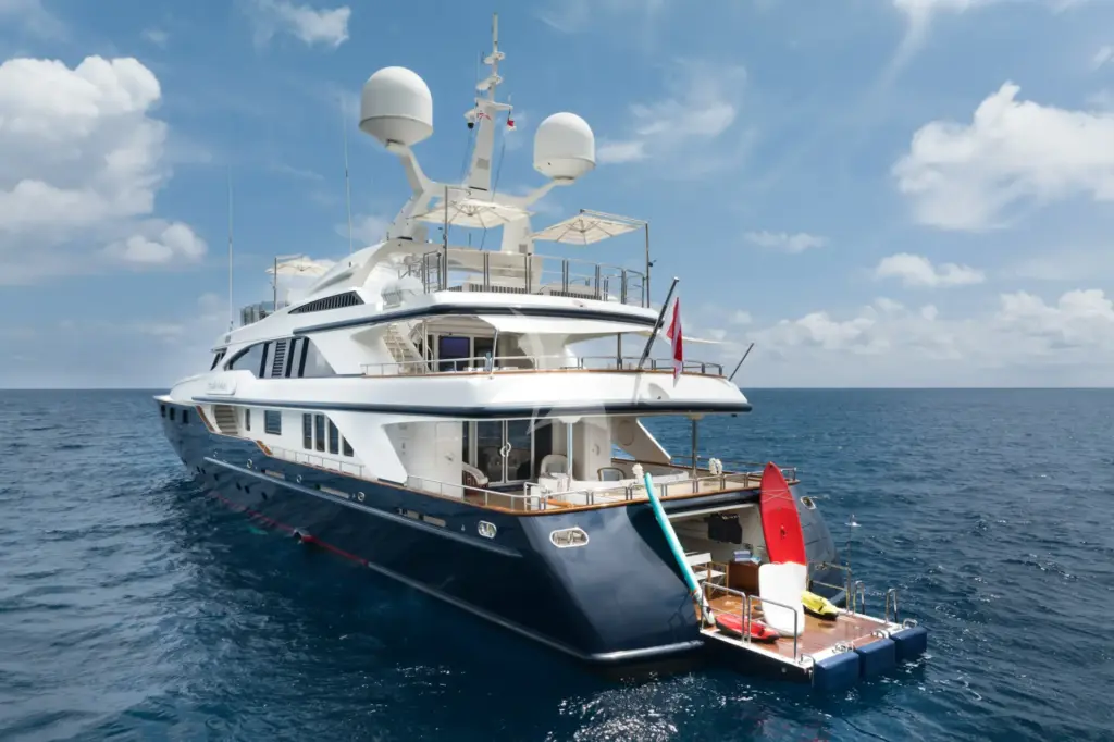 COME PRIMA at anchor