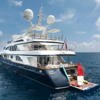 COME PRIMA at anchor