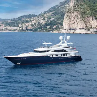 COME PRIMA at anchor