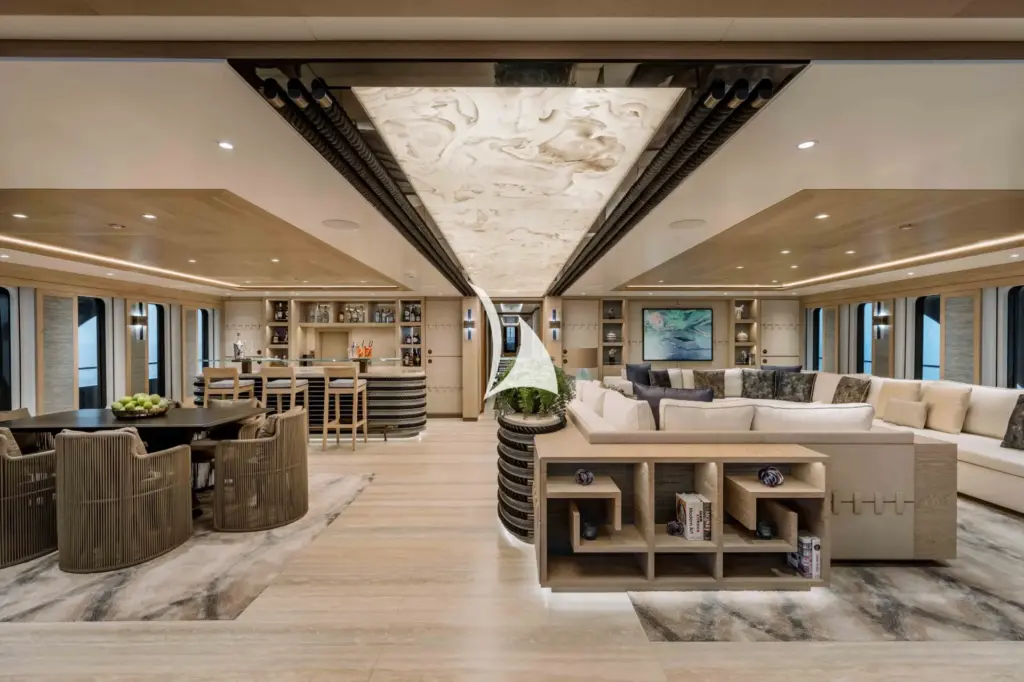 VICTORIOUS - Upper Deck Main Salon