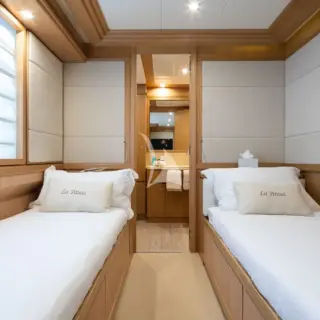 Twin cabin starboard