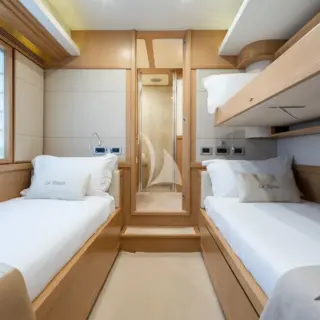 Twin cabin portside with pullman