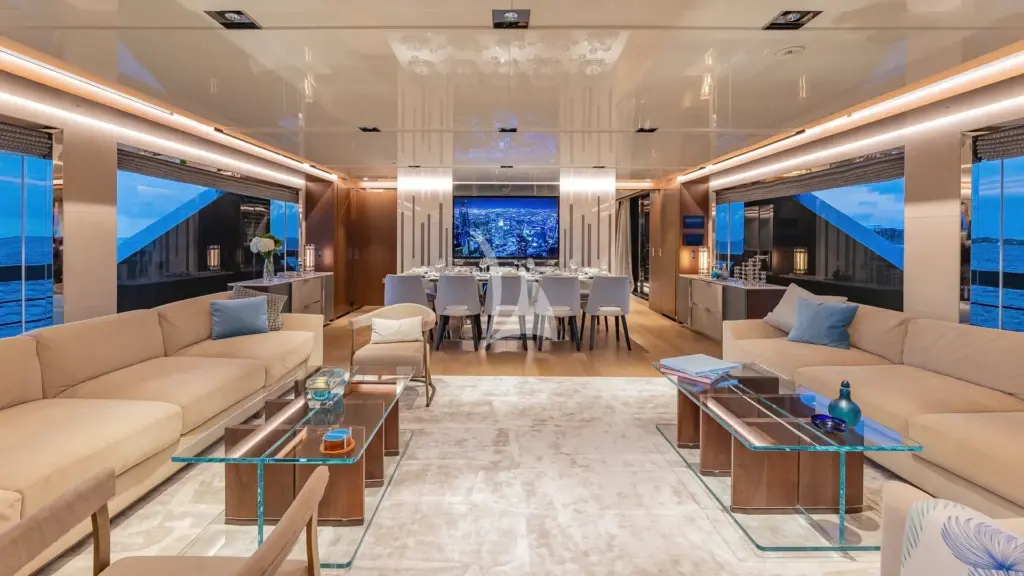 ENTERPRISE - Main deck lounge