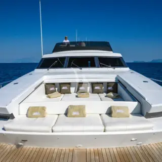 Foredeck  broad sunbeds