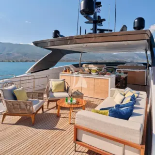 Upper deck lounge area
