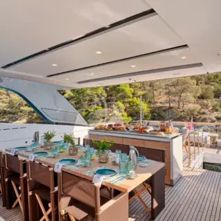 Upper deck dining