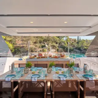 Upper deck dining