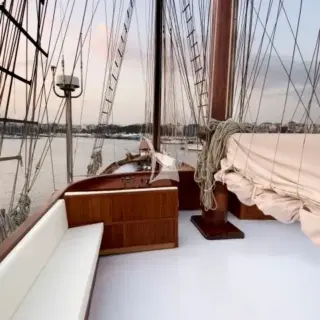 Upper Deck