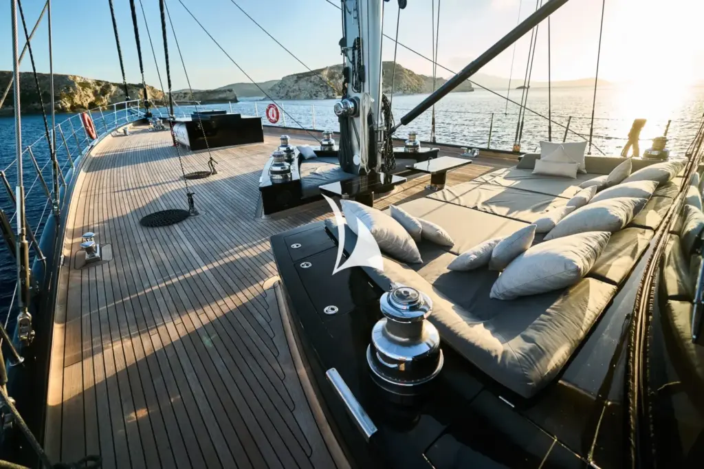 ROX STAR - Foredeck lounging area