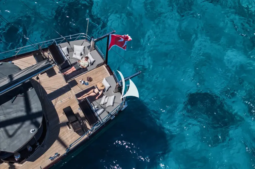 ROX STAR - Main deck aft