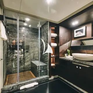 Lower deck guest shower room en suite