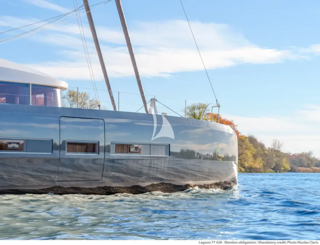 KAJIKIA sailing on La Garonne in Bordeaux