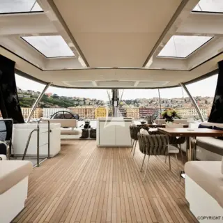 KAJIKIA flybridge