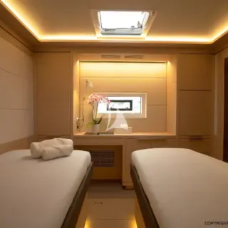 KAJIKIA twin cabin at night