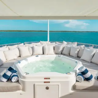 Sundeck jacuzzi