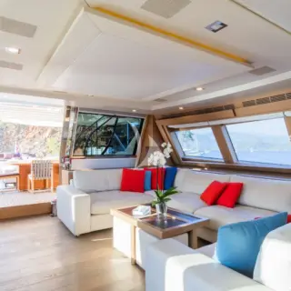 Upper deck indoor seating