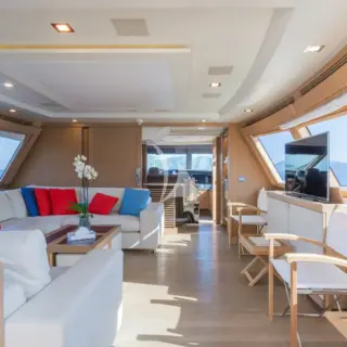 Upper deck indoor seating