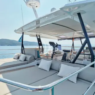 Flybridge sunbeds