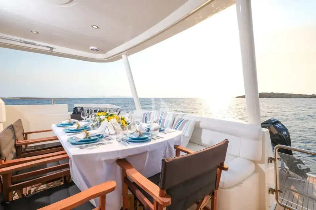 SUMMER THERAPY - Aft deck