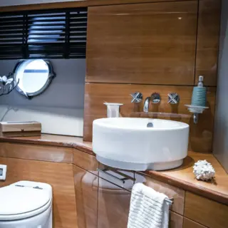 Master cabin en-suite facilities