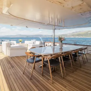 Main deck aft, Alfresco dining