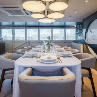 Main salon dinning