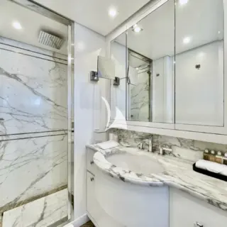 Bathroom VIP 1