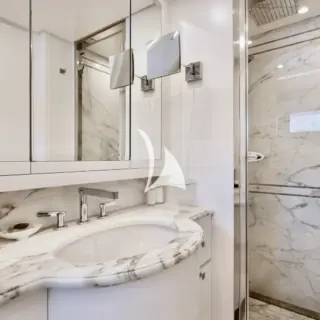 Bathroom VIP 2