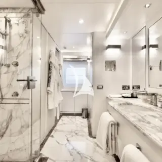 Master ensuite bathroom