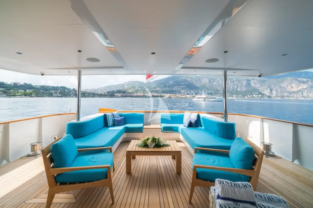 SYNTHESIS 66 - aft deck