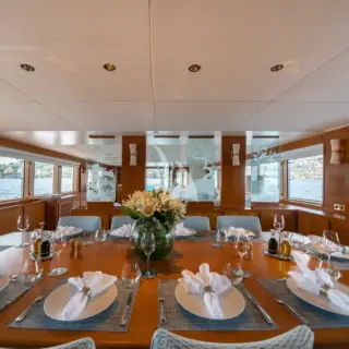 SYNTHESIS 66 - main saloon dining detail
