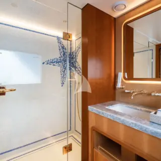 SYNTHESIS 66 - master Stateroom ensuite