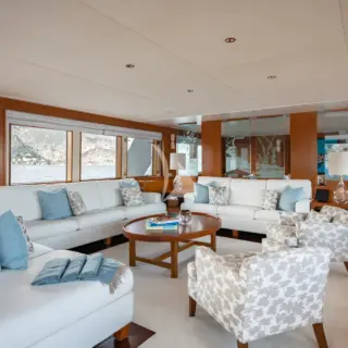 SYNTHESIS 66 - main saloon seating