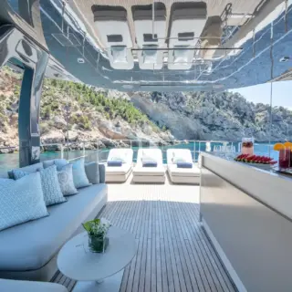 Sun deck lounge