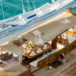 Dining table aerial