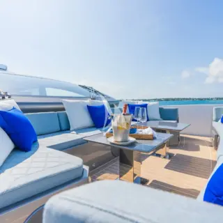 BOW LOUNGE AREA