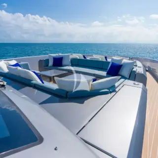 BOW LOUNGE AREA