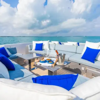 BOW LOUNGE AREA