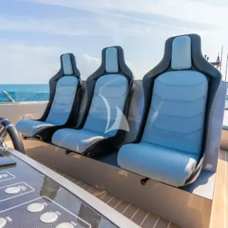 FLYBRIDGE COCKPIT
