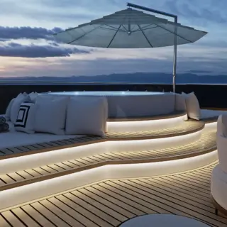 sundeck jacuzzi