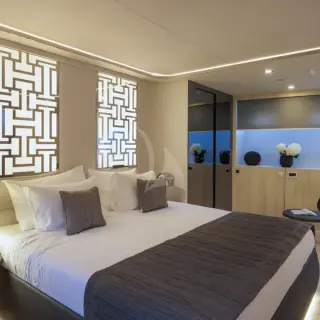 BLACK SWAN - Image 7