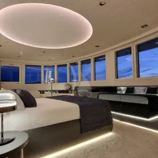 BLACK SWAN - Image 21