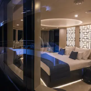 BLACK SWAN - Image 19