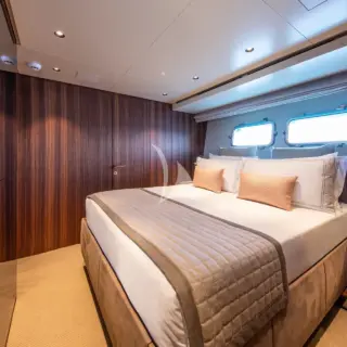 VIP Full Beam Cabin