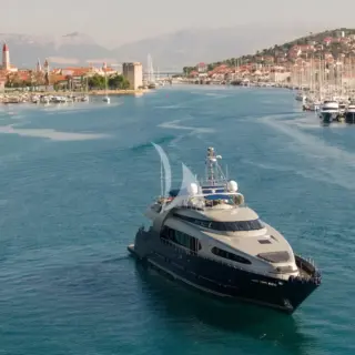 ONE BLUE - Image 15